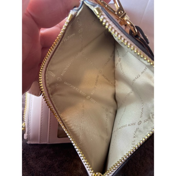 Michael Kors, jet set double zip wristlet. - Picture 8 of 10